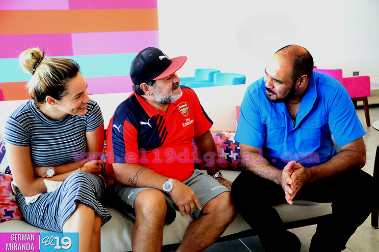 Maradona se va de Nicaragua orgulloso de la Orden Sandino